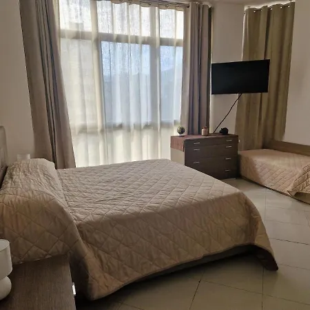 Apartamento Sara House *